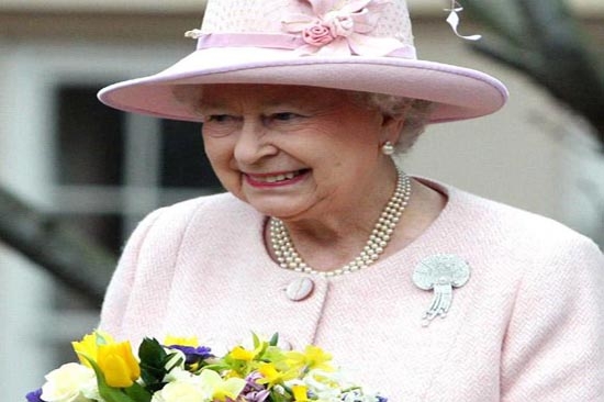 Reina Isabel II, subastan ropa íntima