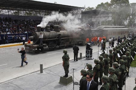 Desfile del 5 de mayo en Puebla, en imágenes