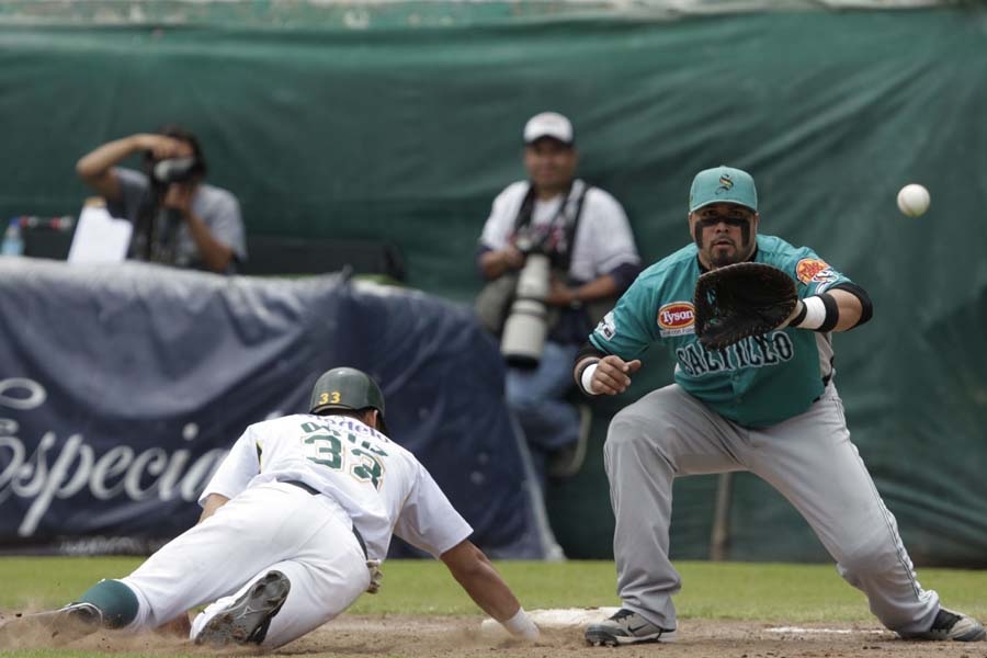 Pericos revive en la gran final y derrota 8 -5 a Saraperos