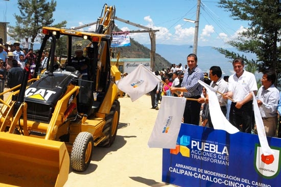 Moreno Valle pone en marcha modernización del camino Calipan-Cacaloc