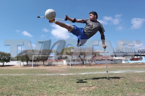 Hombres amputados conforman selección de futbol