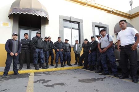 Policías de San Jerónimo Caleras tomaron la presidencia auxiliar