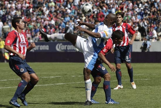 Puebla rescata empate a un gol con Chivas en el inicio del torneo Clausura 2011