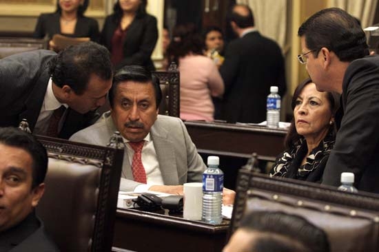 Diputados del PRI niegan que estén blindando a Marín