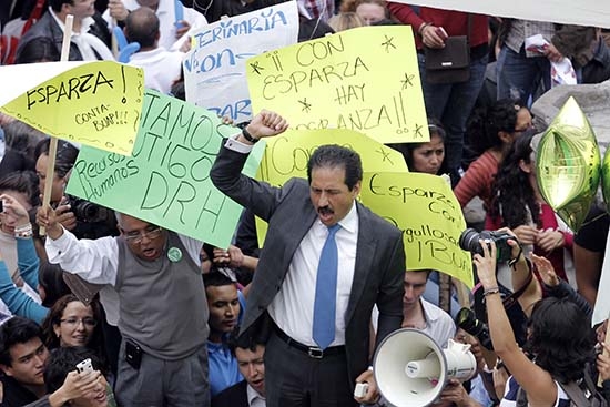 Esparza Ortiz se registra como candidato a rector de la BUAP