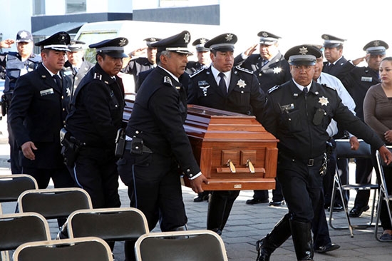Rinden homenaje a policía de Puebla muerto en volcadura de patrulla