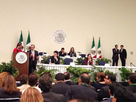 CNTE bloquea San Lázaro; diputados instalan periodo extraordinario en sede alterna