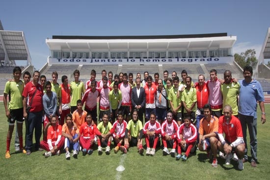 Enrique Agüera visitó campamento de Lobos BUAP