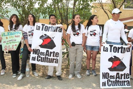Activistas pro animales protestan contra corridas de toros en El Relicario