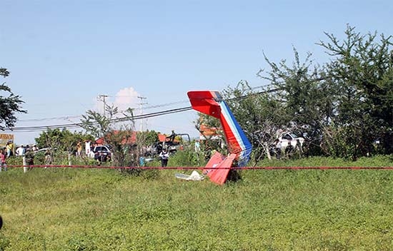 Mueren dos hombres al volar un avión experimental en Morelos