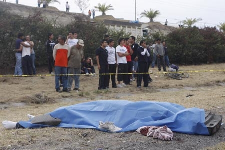 Dos muertos y par de lesionados, saldo de volcadura en el Periférico