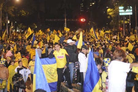 Granaderos golpearon y fracturaron a seguidor del Club América