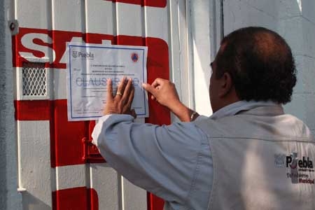Protección Civil clausura una empresa química y sanciona a diez