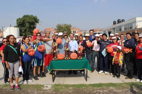 Aguilar Chedraui ofrece rehabilitar las Unidades Habitacionales del distrito XV