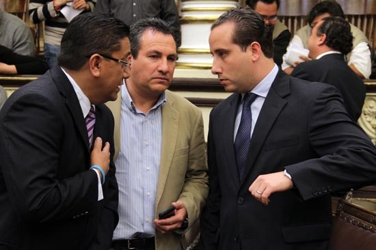 Diputados de Puebla en pleito por “regulación” de viáticos