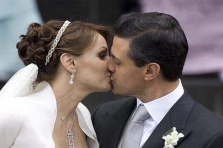 Enrique Peña Nieto y Angélica Rivera se casaron como en las telenovelas