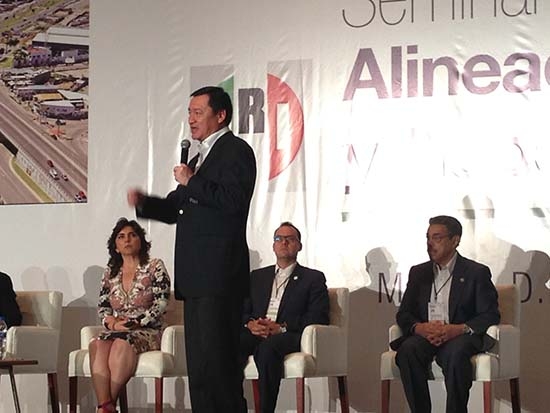 Apoyar a Peña Nieto, pide Osorio Chong a ediles y diputados de Puebla