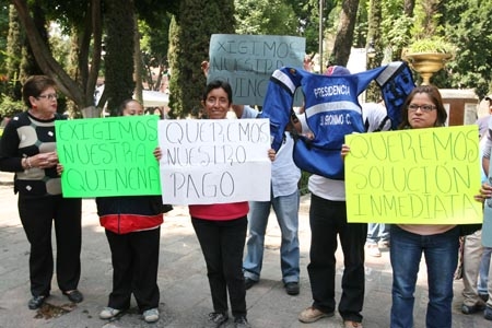 Trabajadores de San Jerónimo Caleras exigen pago de quincena a la Comuna