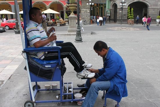 DIF Municipal ofrece opción de empleo con el programa Lustradores de Calzado