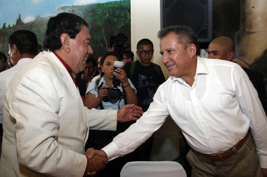 Enrique Agüera recibe apoyo de grupos de cristianos