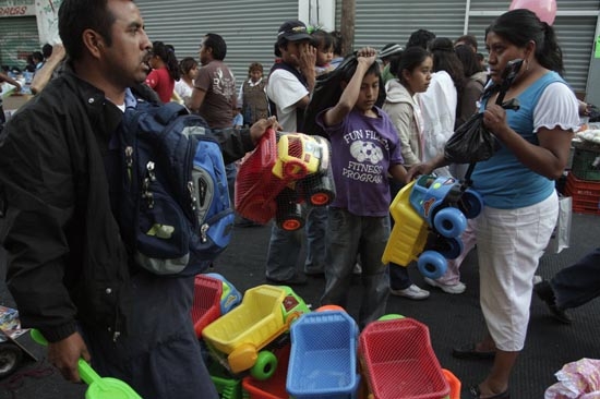 Eduardo Rivera dice que no permitirá ambulantes ni en las colonias
