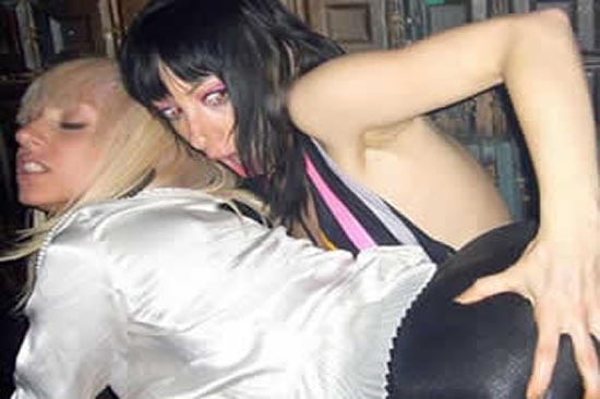 Lady Gaga apasionada con una mujer