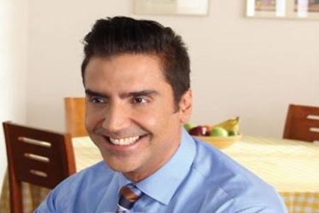 Alejandro Fernández rejuvenece tras cirugía