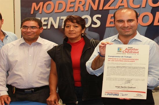 Padres de familia y docentes del distrito 15 avalan propuestas de Aguilar Chedraui