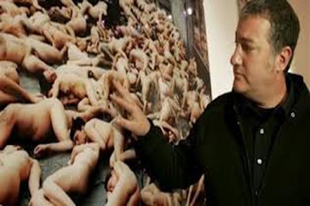 Tunick regresa a México para desnudar a San Miguel de Allende
