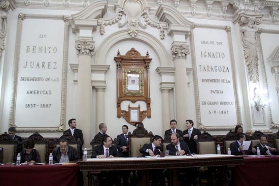 Cabildo aprueba por unanimidad cuenta 2011 de Eduardo Rivera
