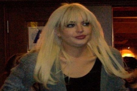 Lindsay Lohan se deformó el rostro