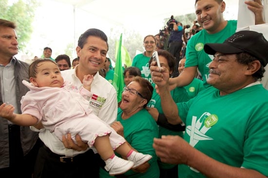 Peña Nieto se compromete a dar vales de medicina para todos los derechohabientes