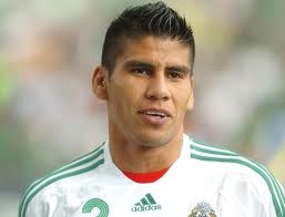 Carlos Salcido se besó con travesti