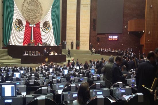 ¿Qué hicieron los diputados de Puebla en la toma de posesión de Peña Nieto?