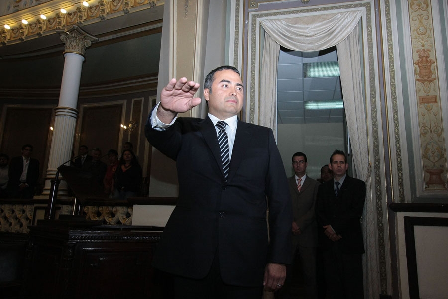 Villanueva Lomelí toma protesta como titular del OFS