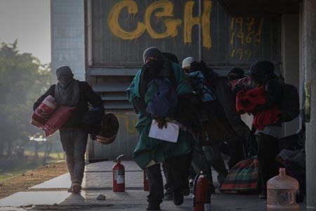 Encapuchados liberaron rectoría de la UNAM