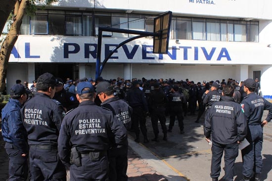 Policías estatales realizaron paro de labores, exigen pago de bono