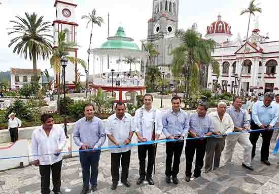 Inauguran mejoramiento de imagen urbana de Cuetzalan