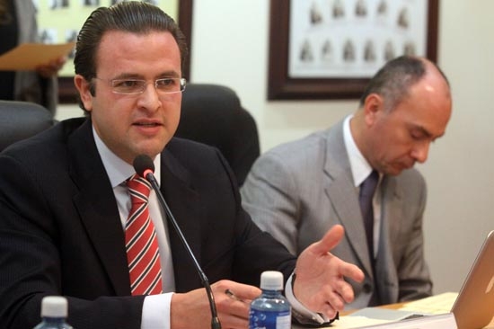 Gobierno confirma 281 amparos  contra ley del ISSSTEP