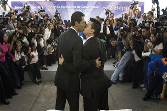 SCJN abre el camino para bodas gay en todo México