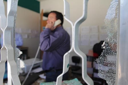 Se enfrentan trabajadores del Colegio de Bachilleres plantel Xalmimilulco