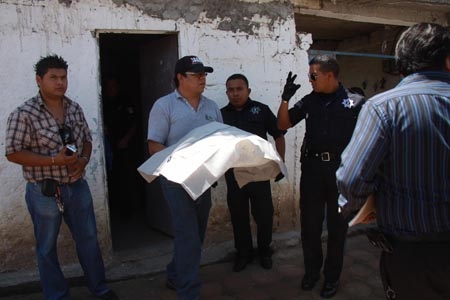 Niña muere por golpes en la cabeza en Cuautlancingo; sus padres dicen que se ahogó