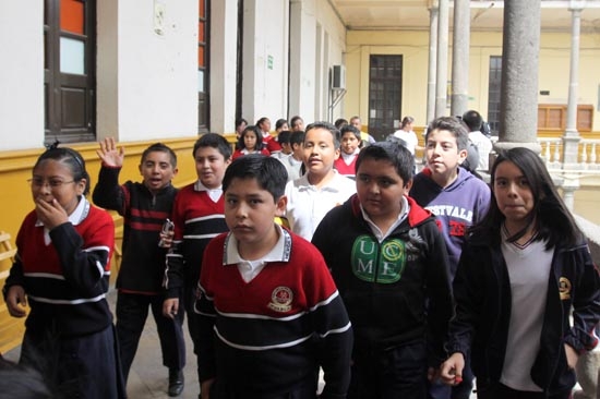 SEP realizó macro simulacro de sismo en 730 escuelas y oficinas estatales