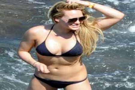 Hillary Duff presume sexy bikini
