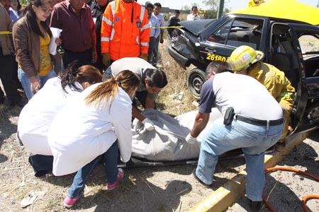 Taxista murió prensado tras colisionar en el Periférico Ecológico
