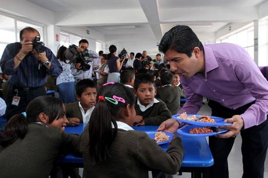 Ayuntamiento de Puebla entrega tres desayunadores dignificados