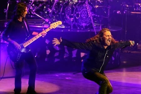 Maná emociona a sus fans poblanos con su gira Drama y Luz