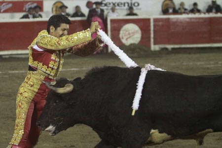 El Zapata, triunfador en corrida de toros a beneficio del DIF Municipal