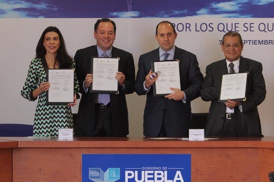 Hijos de migrantes serán becados por Fundación BBVA Bancomer