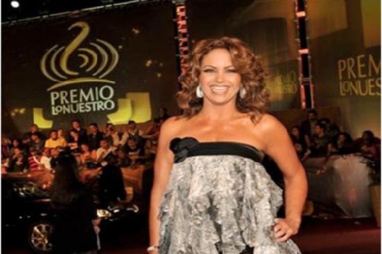 Lucero presume nuevo galán en Acapulco